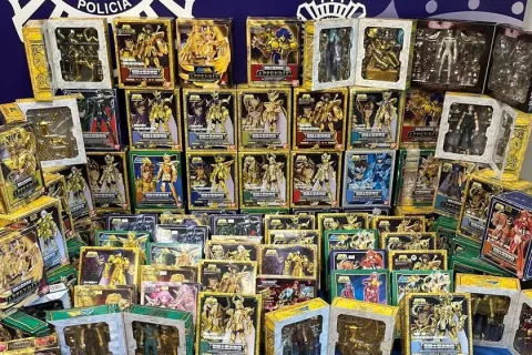 Police Arrest Man for Stealing and Selling Valuable Saint Seiya Collection