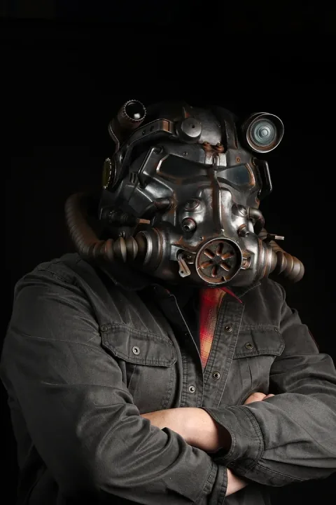 „Fallout“: Tragbare Helm-Replik der T-60-Hauptausrüstung der Stählernen Bruderschaft vorbestellbar! Mit Stimmenverzerrer für Paladin-Rollenspiele