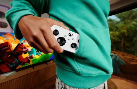 Microsoft Announces Compact Xbox Nano Controller