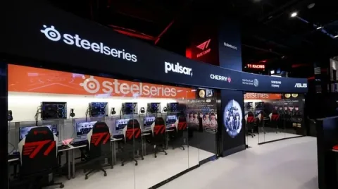 SteelSeries គាំទ្រឧបករណ៍លេងហ្គេមនៅ T1 Base Camp សាខា Gangnam