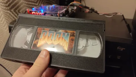 تحويل لعبتي Doom و Super Mario Bros إلى لعبة FMV على شريط VHS