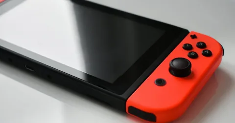 El vicepresidente de Nintendo para Latinoamérica afirma que no hay planes de abandonar los juegos físicos