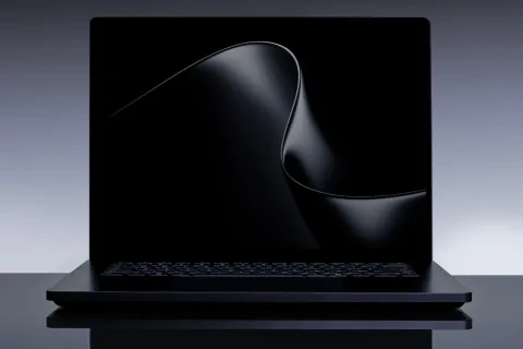 Endlich ist es da! Microsoft hat die Vorbestellungen für das "Surface Laptop Ultra" gestartet, ein Notebook mit dem hauseigenen NVIDIA-SoC "RTX Spark"