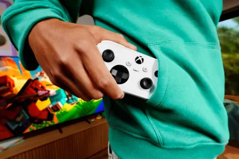 「XBOXの小さな一部をその手に」。マイクロソフトが新しいXBOXコントローラーを発表しましたが、期待していたものとは少し違うかもしれません