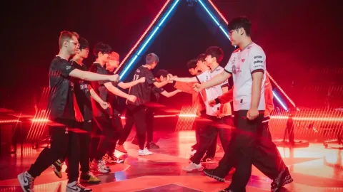 T1 erreicht erstmals Top-8-Platzierung bei Champions, während sich die Playoffs formen