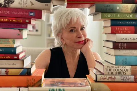 Isabel Allende hat gerade den Premio Planeta gewonnen und es ist der perfekte Zeitpunkt, um dieses fantastische Abenteuer wiederzuentdecken, das ich dir ohne Zweifel empfehle