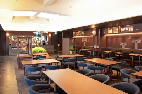 Bericht zur Vorbesichtigung der neuen Einrichtung „Super Family Restaurant“ im Nintendo Museum. Wir stellen das Interieur und die angebotenen Speisen vor, die vor der Eröffnung enthüllt wurden
