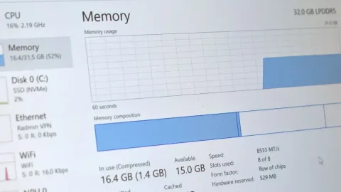 Global PC Shipments Decline Amid Rising Hardware Costs
